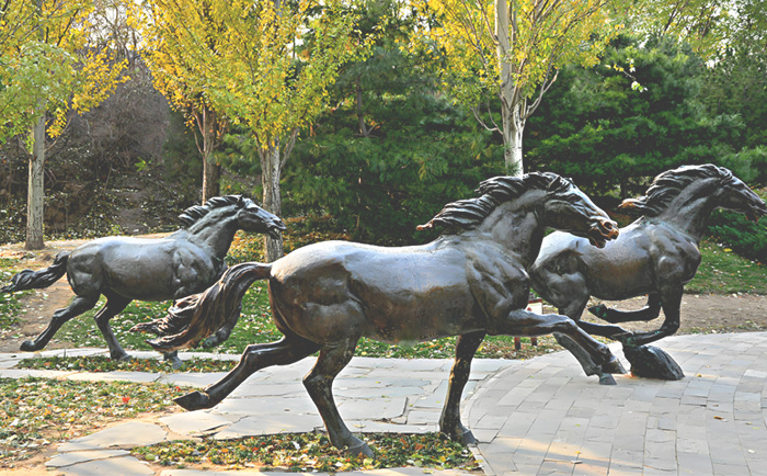 廣場(chǎng)銅馬雕塑——駿馬奔騰 ，鑄就永恒